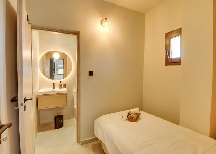 Kalindi-5 Bedroom Beachfront With Private Pool Villa *