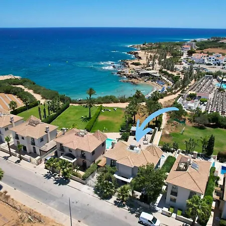 Vilă Bayview Protaras - 5 Bedroom Beachfront *