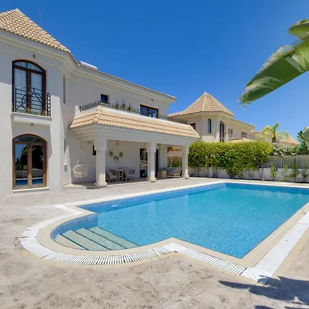 Vilă Bayview Protaras - 5 Bedroom Beachfront Paralimni
