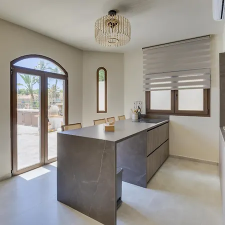 Vilă Bayview Protaras - 5 Bedroom Beachfront