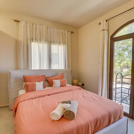 Bayview Protaras - 5 Bedroom Beachfront Villa
