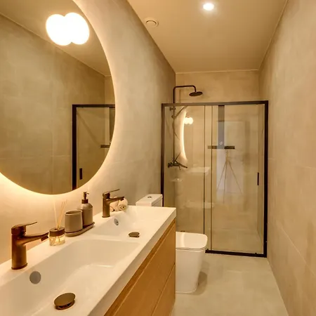 Villa Bayview Protaras - 5 Bedroom Beachfront Paralimni