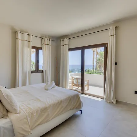 Kalindi-5 Bedroom Beachfront With Private Pool * باراليمني