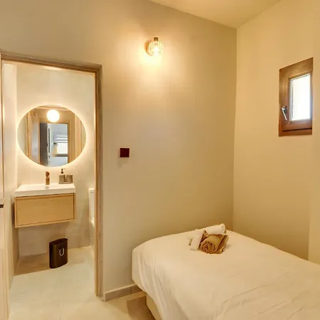 Bayview Protaras - 5 Bedroom Beachfront Villa *