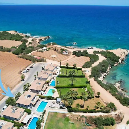 Vilă Bayview Protaras - 5 Bedroom Beachfront *