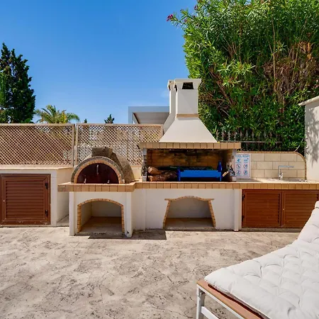 Vilă Bayview Protaras - 5 Bedroom Beachfront