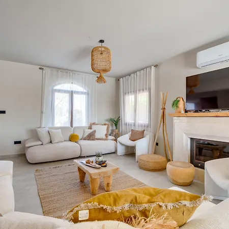 Vilă Bayview Protaras - 5 Bedroom Beachfront Paralimni