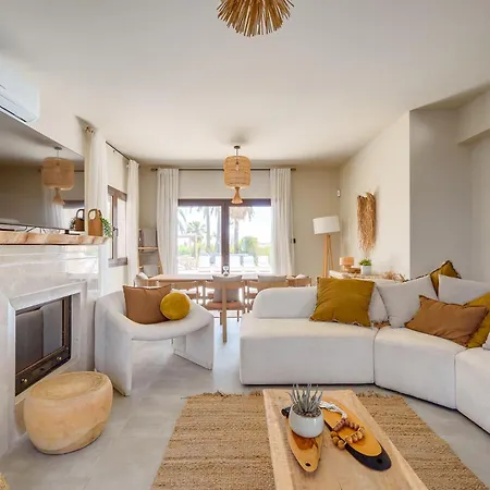 Bayview Protaras - 5 Bedroom Beachfront Vilă