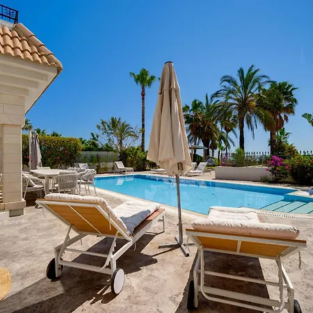 Bayview Protaras - 5 Bedroom Beachfront Vilă