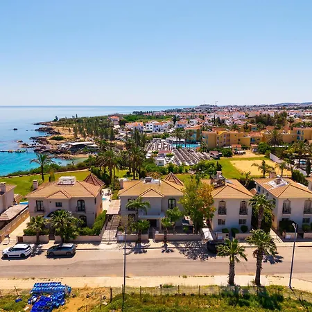 Vilă Bayview Protaras - 5 Bedroom Beachfront