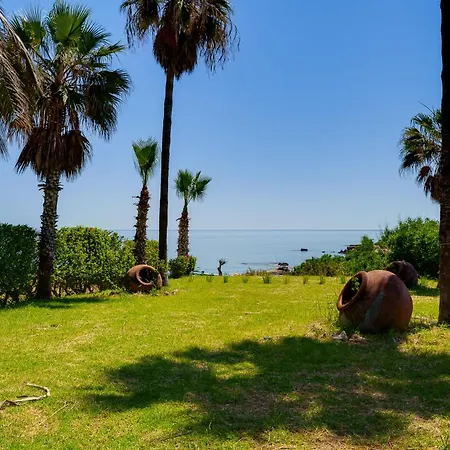 Bayview Protaras - 5 Bedroom Beachfront Vilă *