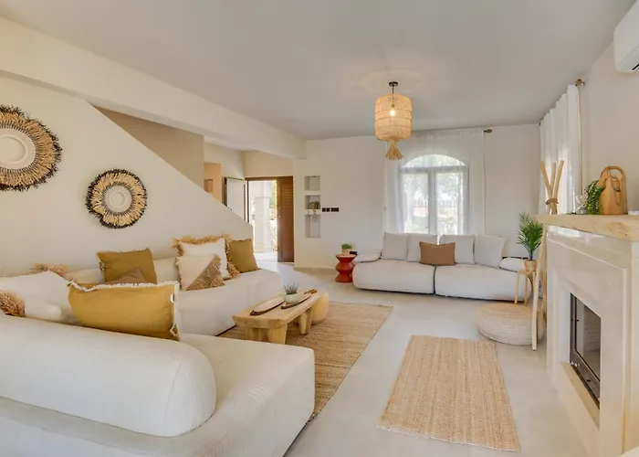 Kalindi-5 Bedroom Beachfront With Private Pool *