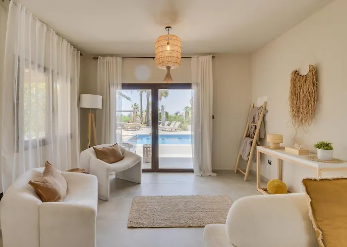 Kalindi-5 Bedroom Beachfront With Private Pool *