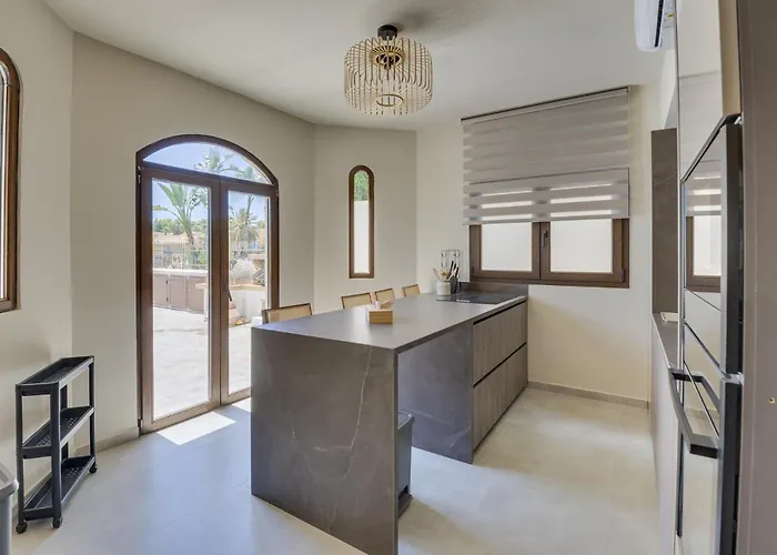 فيلة Kalindi-5 Bedroom Beachfront With Private Pool