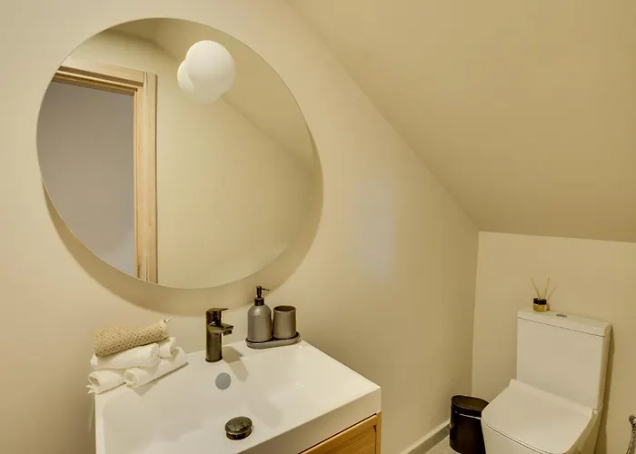 Kalindi-5 Bedroom Beachfront With Private Pool باراليمني