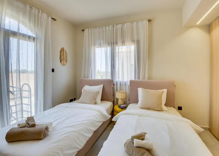 فيلة Kalindi-5 Bedroom Beachfront With Private Pool *