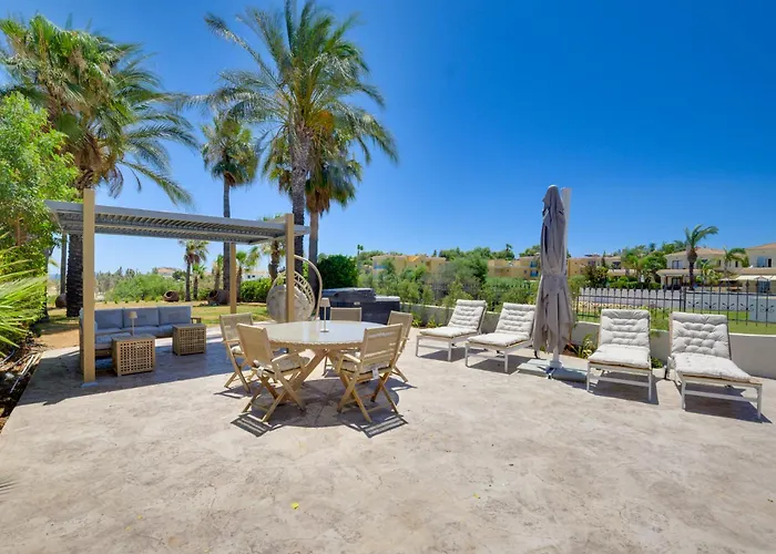 Kalindi-5 Bedroom Beachfront With Private Pool * باراليمني