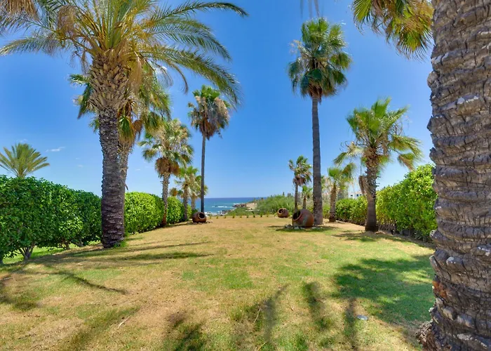 Kalindi-5 Bedroom Beachfront With Private Pool *